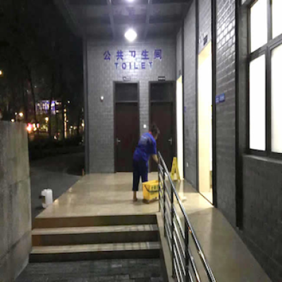重慶市大渡口區(qū)市政轄區(qū)內(nèi)兩處場所為防滑施工