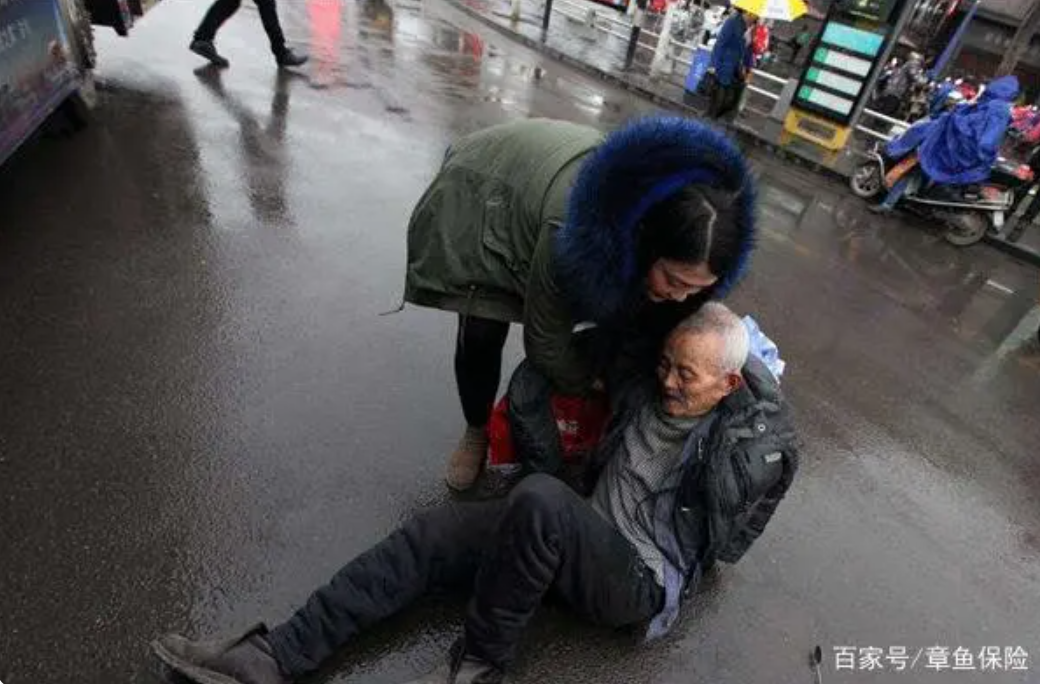 2019年10月20日  63歲老人雨天不慎滑倒，確診殘疾