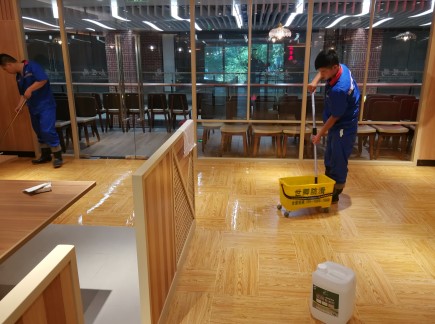 021 世卿成功獲上海老字號振鼎雞與泰煌雞120余家門店的地面防滑項目